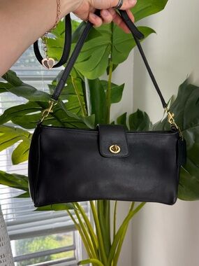 Vintage 1991 Coach Penelope 9818 Black Leather Demi Turn-Lock Bag  Rare